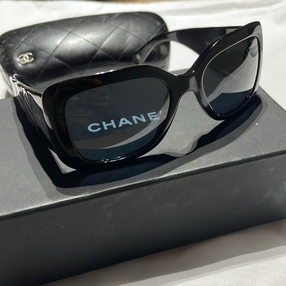 CHANEL Accessories - Very Rare Authentic Chanel 5019 c.501/91 53mm Black Gold Sunglasses Frames Italy